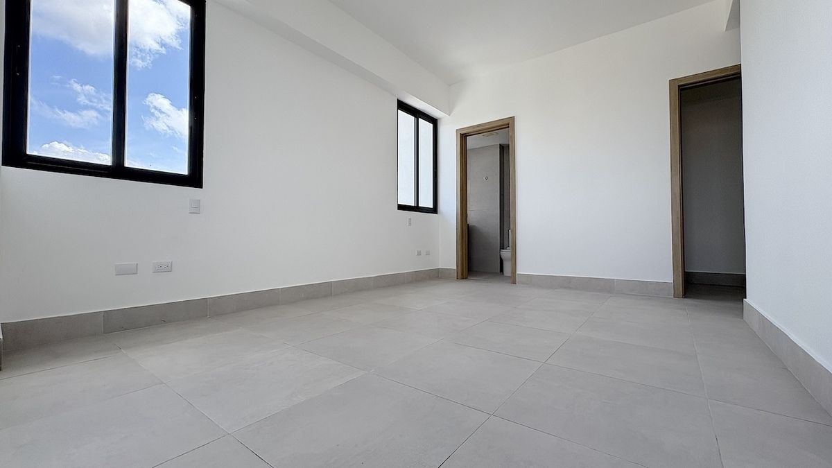 15 de 30: Habitación principal con baño y WC