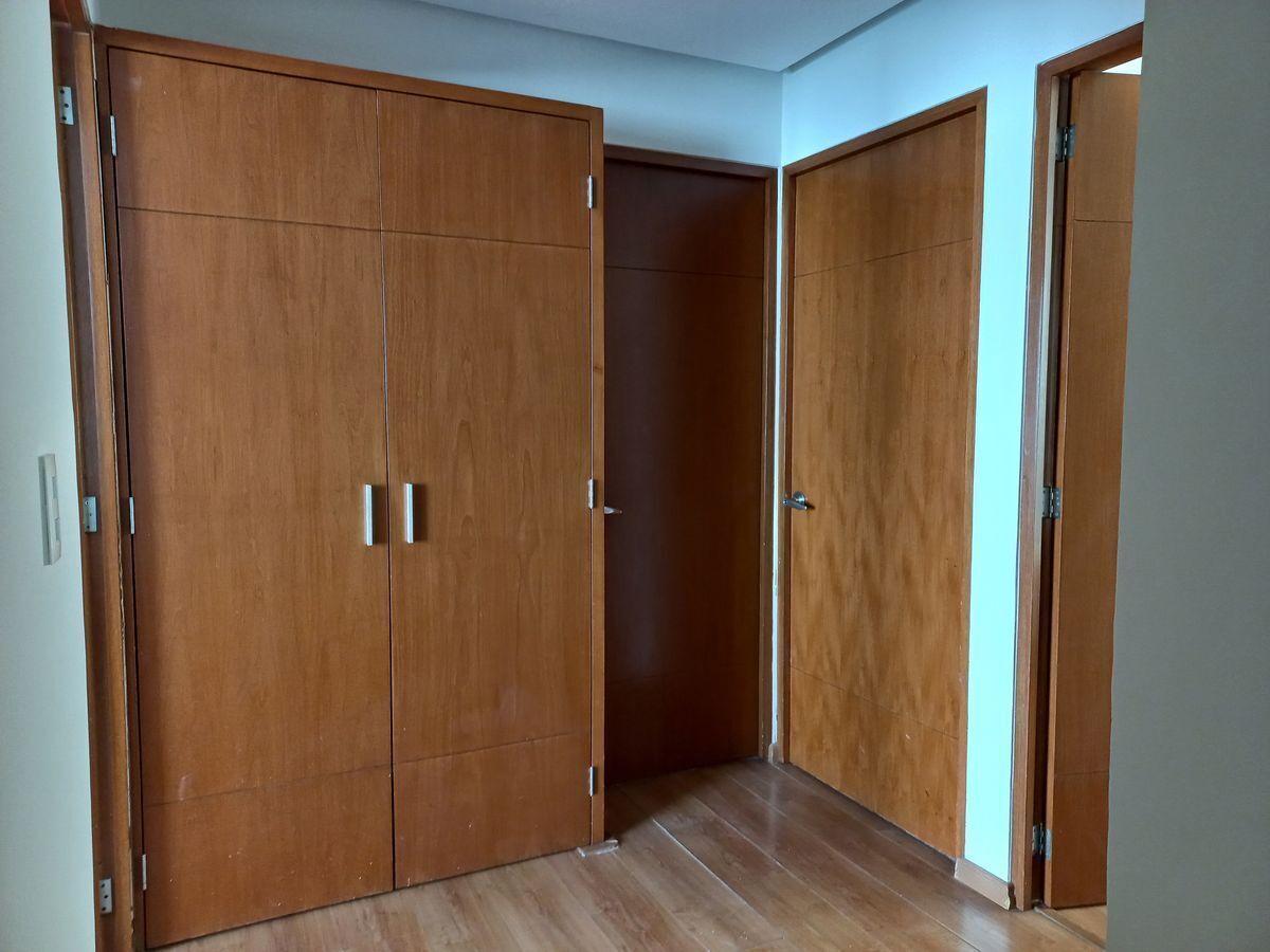 20 of 25: Closet de blancos