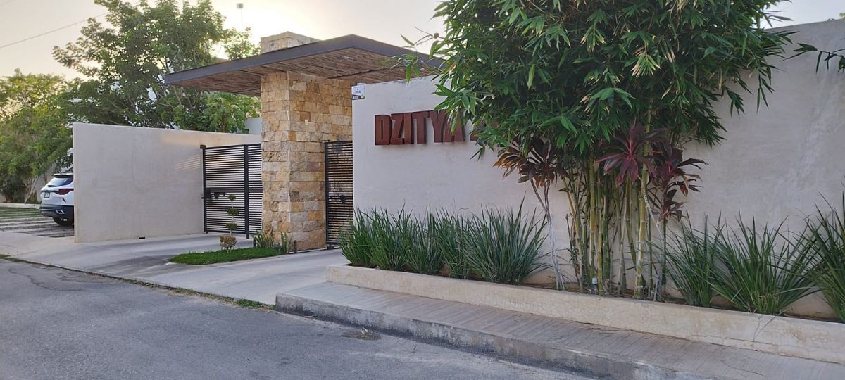 4 of 24: FACHADA DE DZITYA  20