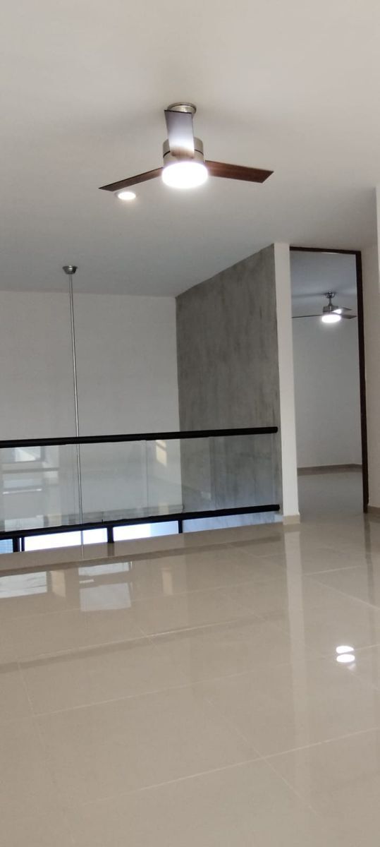 7 of 24: COMEDOR A DOBLE ALTURA Y SALA DE TV. EN PLANTA ALTA