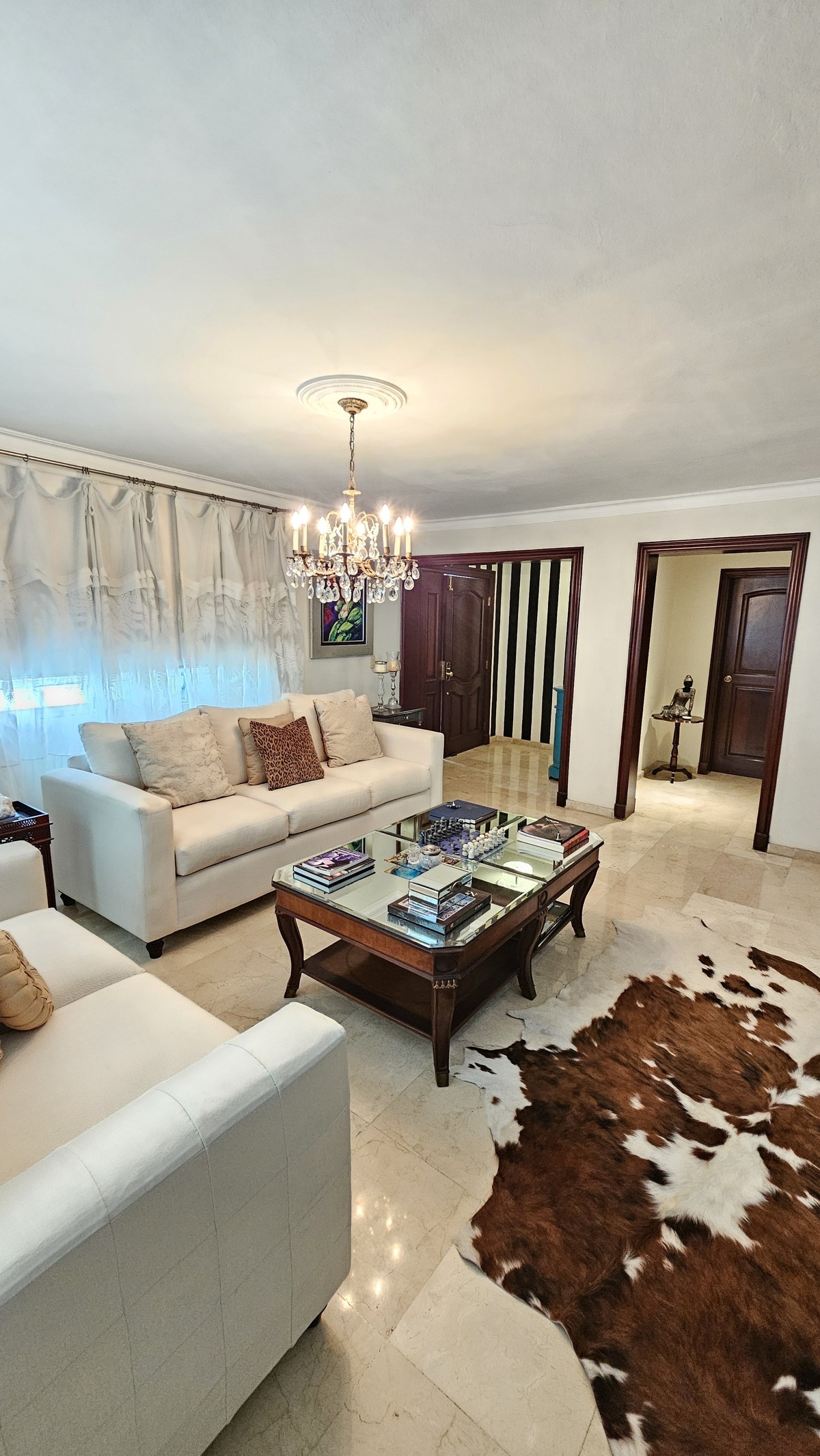 10 of 37: Sala principal