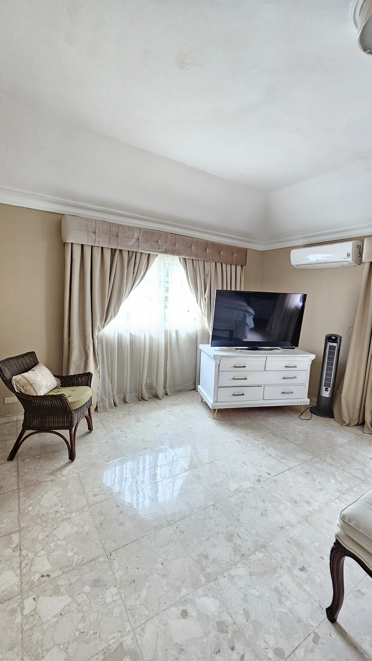 27 of 37: Habitación  principal