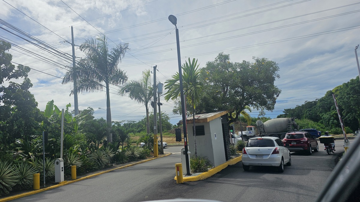 36 of 37: Garita Acceso