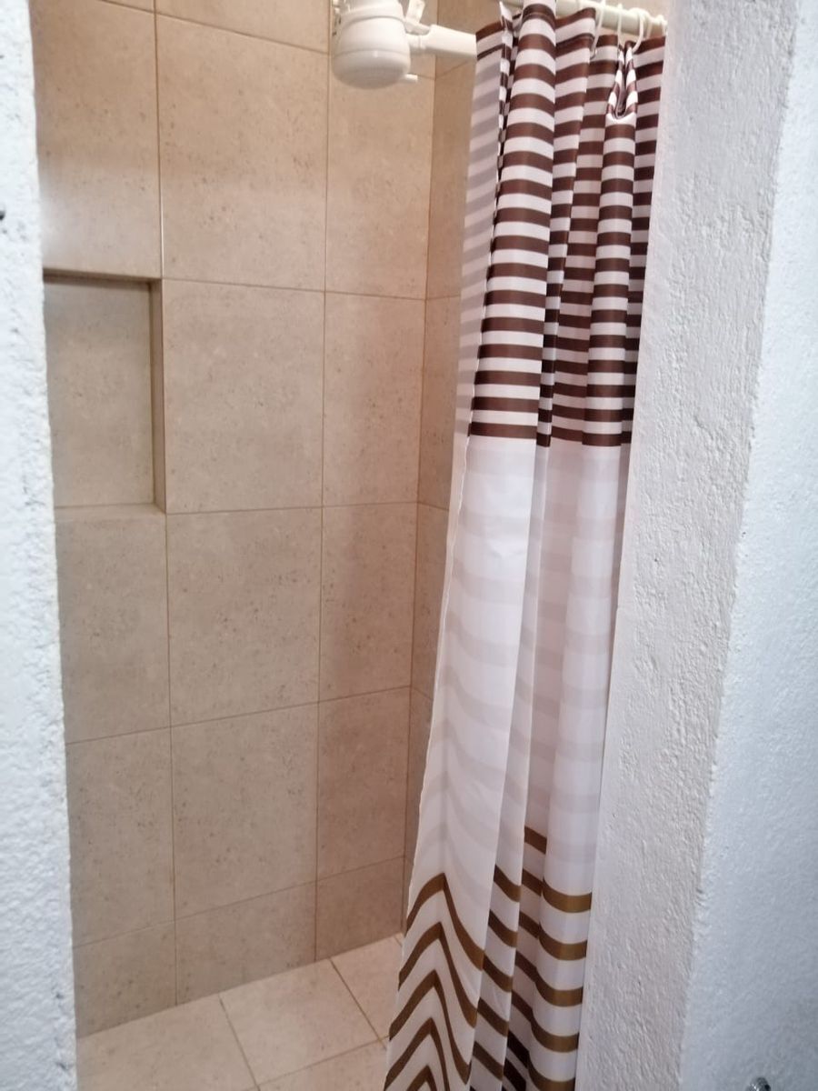 4 de 8: BAÑO