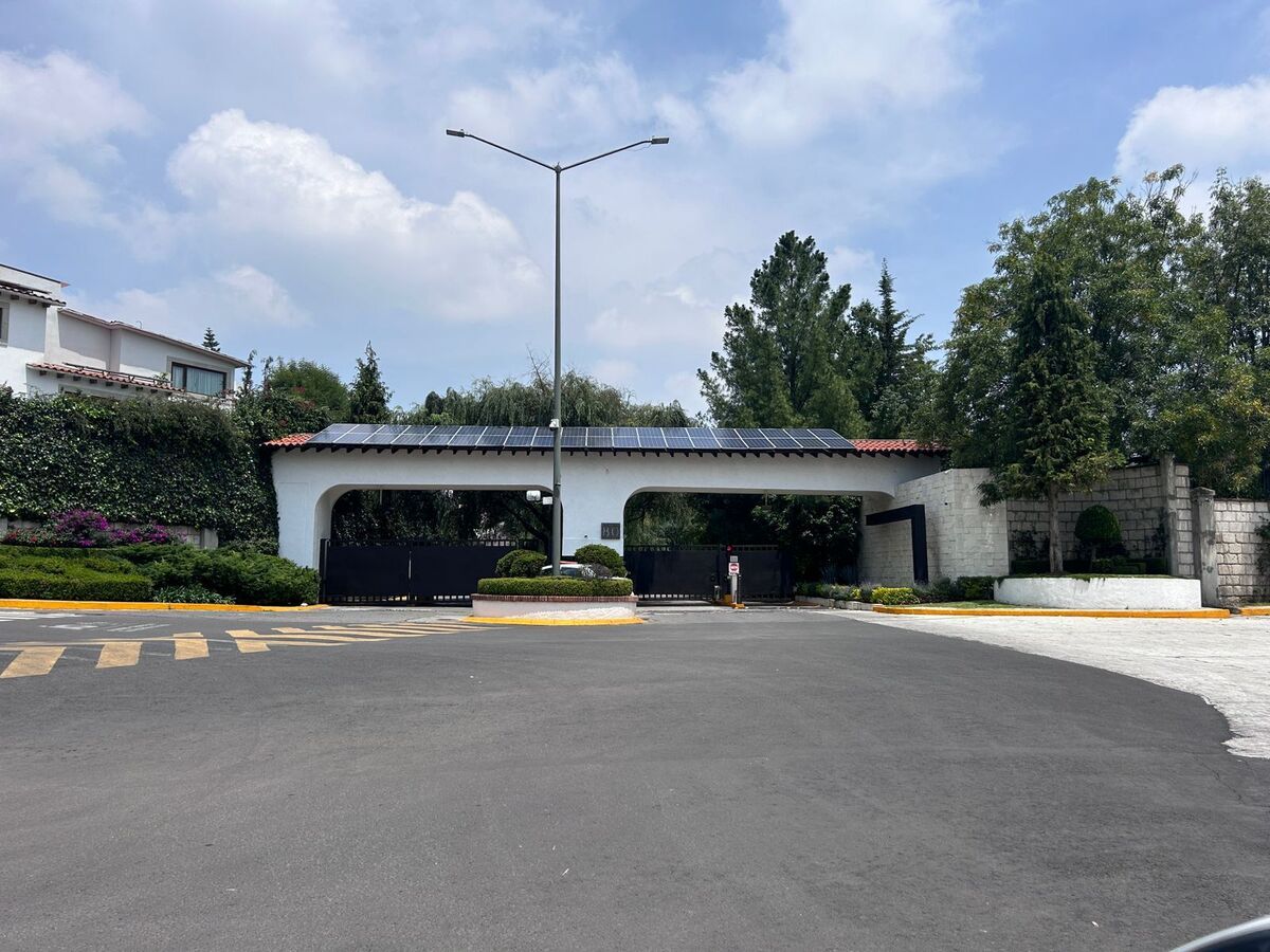 1 of 24: Fachada del fraccionamiento