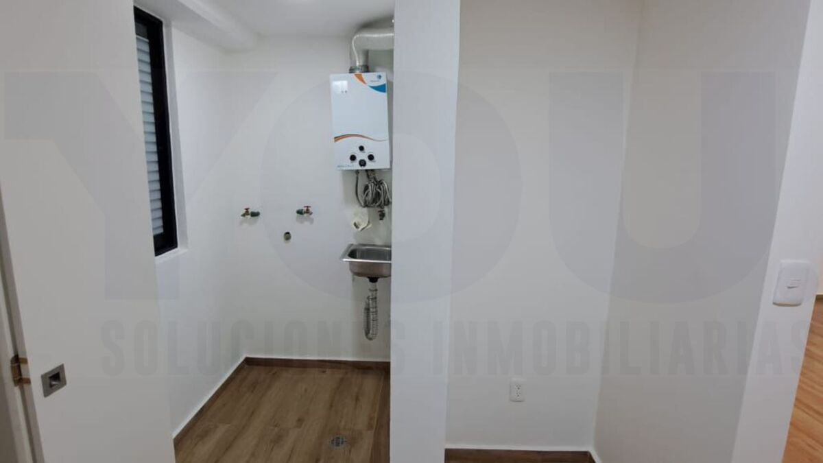 9 of 25: ÁREA DE LAVADO JUNTO A ESPACIO PARA REFRIGERADOR