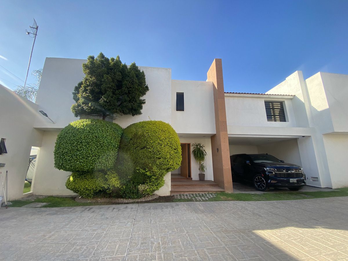 1 of 20: FACHADA CASA