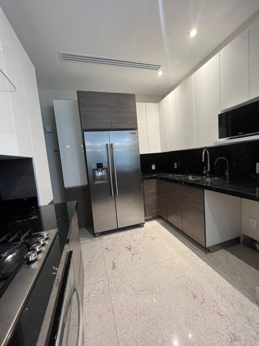 5 de 46: Refrigerador, estufa, campana