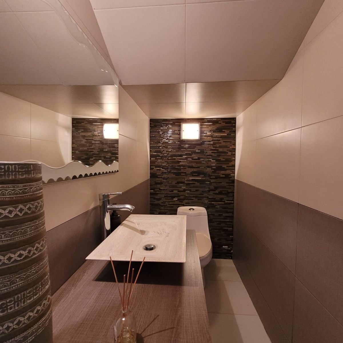 6 de 29: BAÑO DE VISITAS