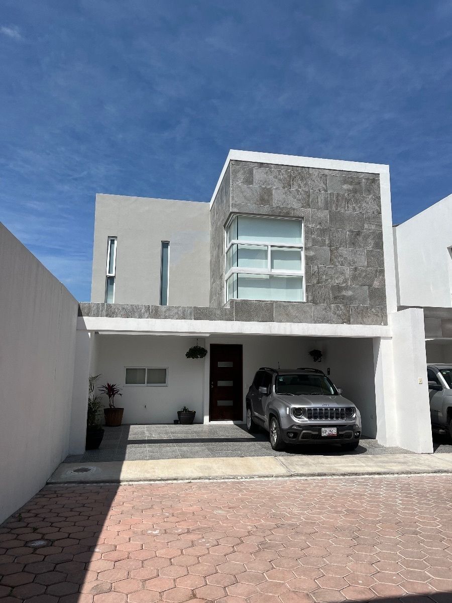 1 de 33: Fachada