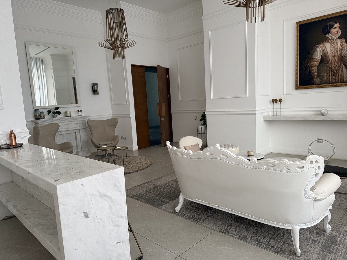 13 of 17: Salón para juntadita