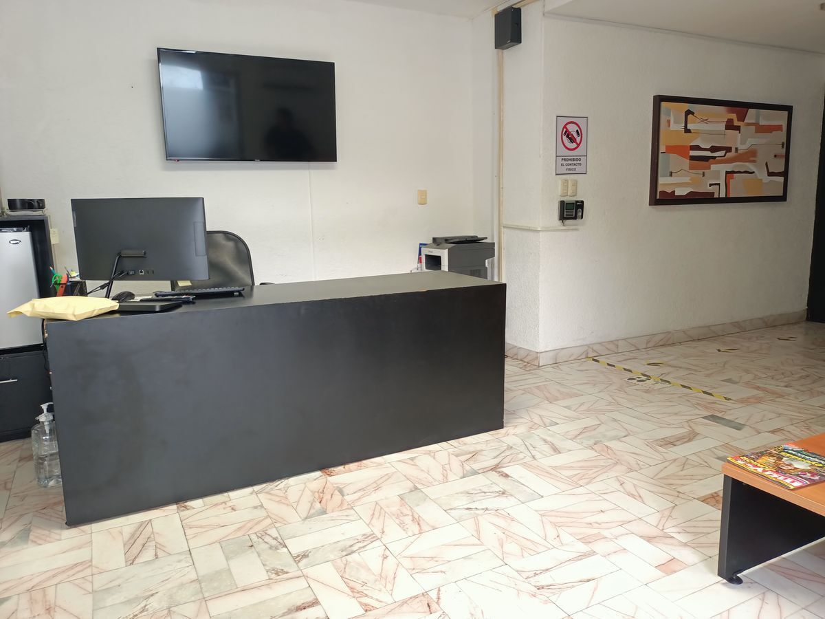 6 de 12: Escritorio de recepción