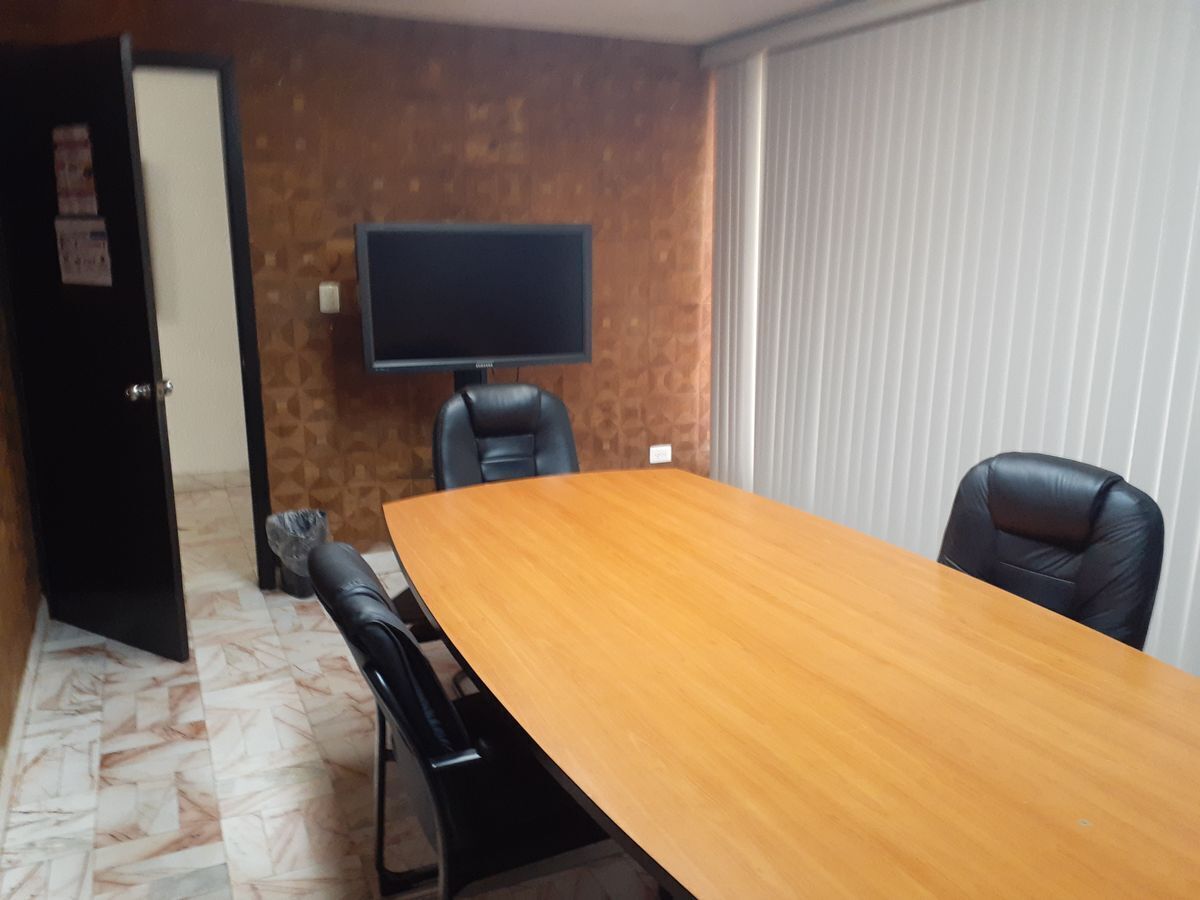 2 de 12: Sala de juntas
