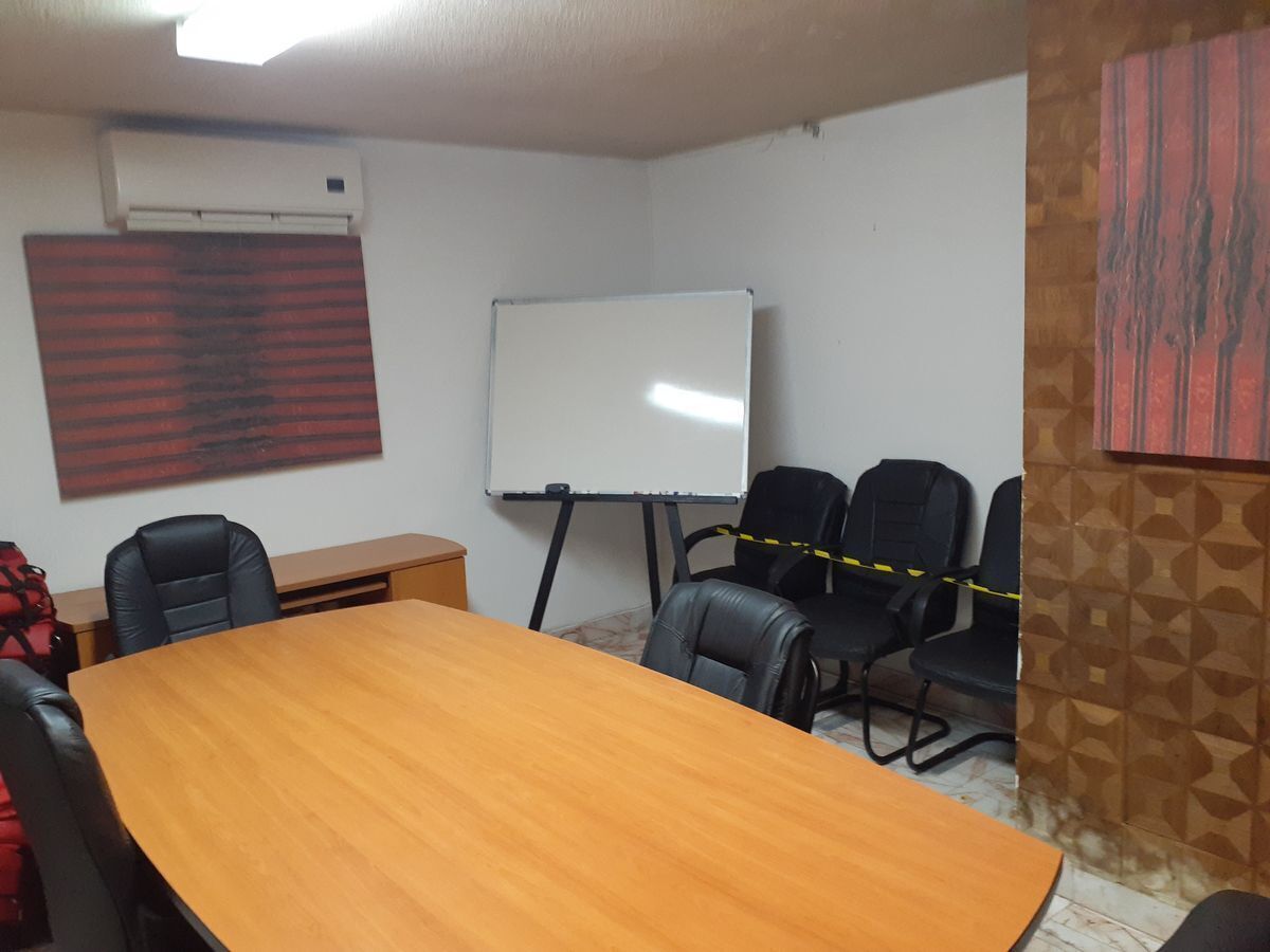 3 de 12: Sala de juntas