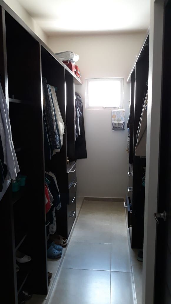 14 de 17: Closet vestidor de recámara principal