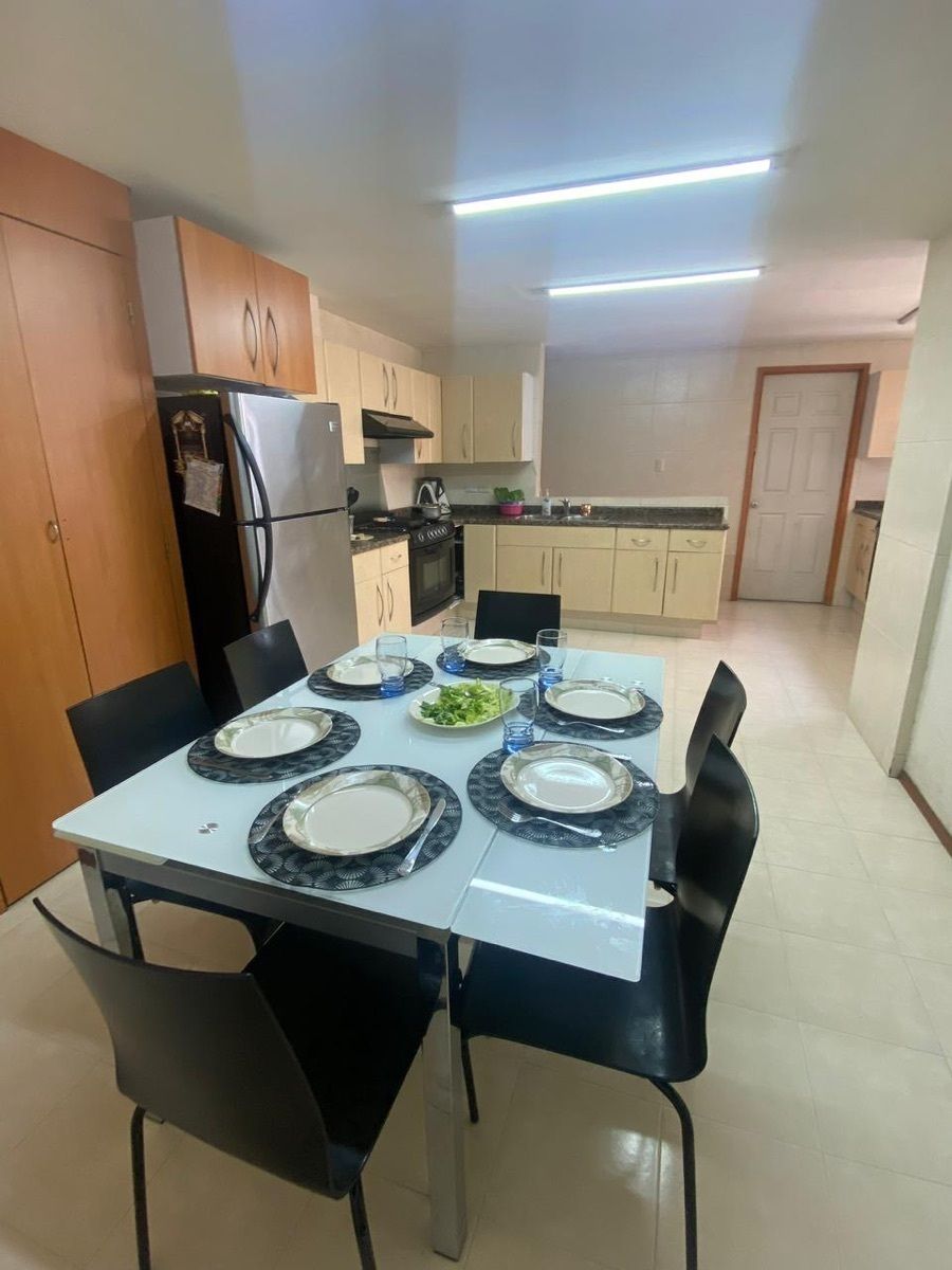 16 of 19: espacio de desayunador en cocina