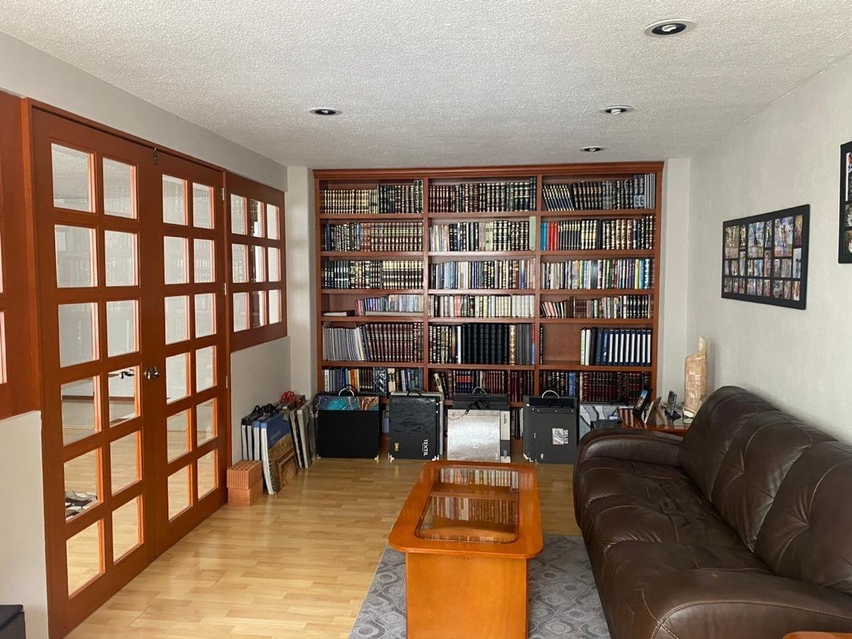 14 of 19: librero de oficina