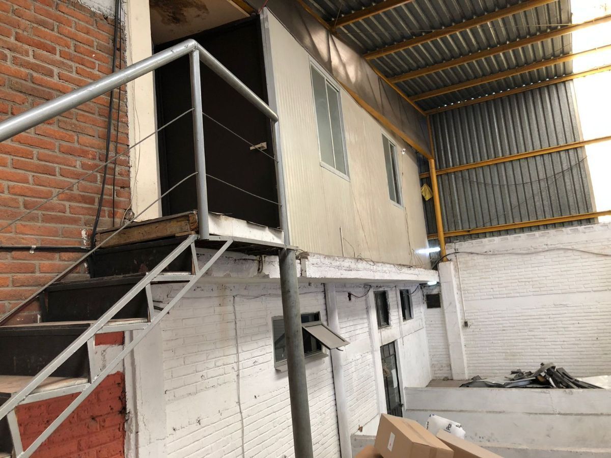 6 de 13: Oficinas interiores de Bodega