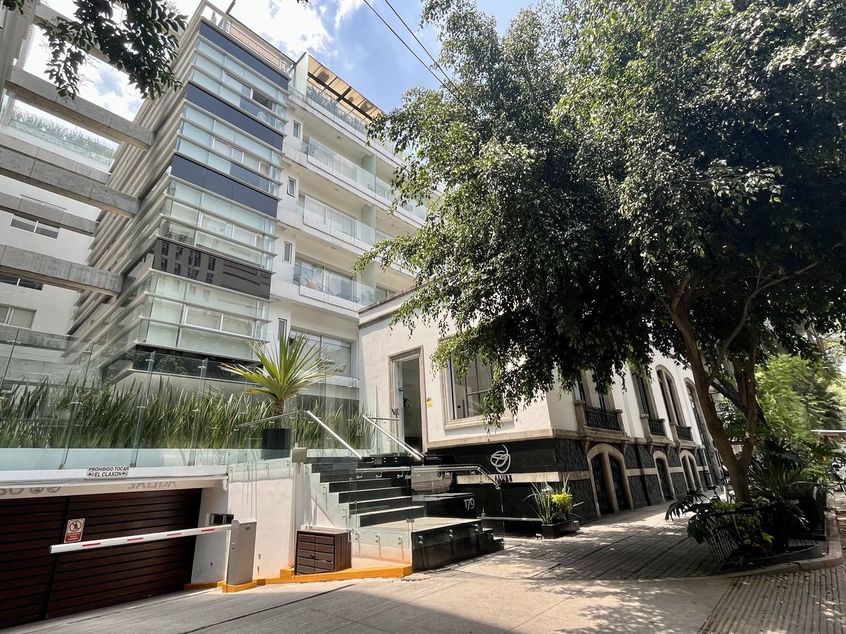 2 de 32: Fachada edificio