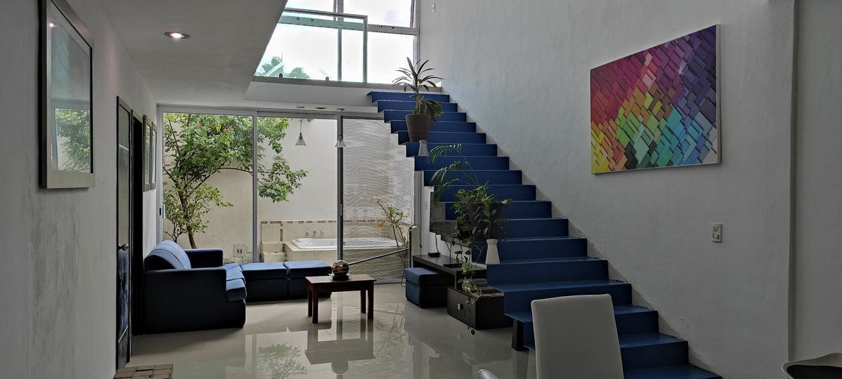 1 of 23: Escalera de acero muy segura