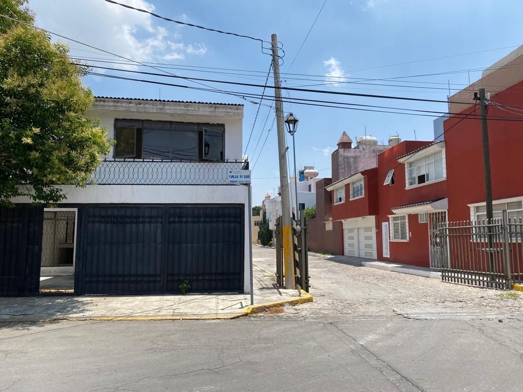 23 of 40: Fachada