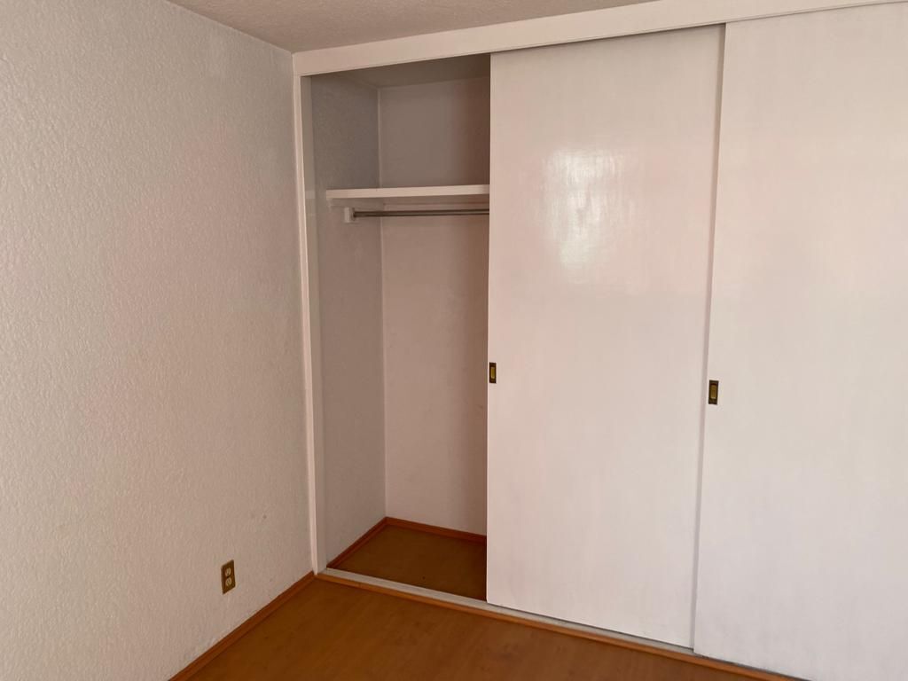 11 of 40: Los closets de las 3 recámaras son iguales.