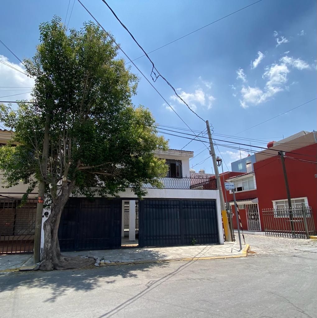 2 of 40: Fachada