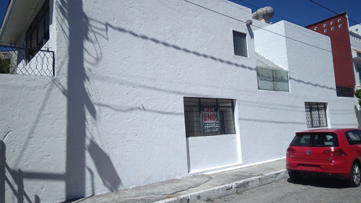 3 of 40: Lateral de la casa.