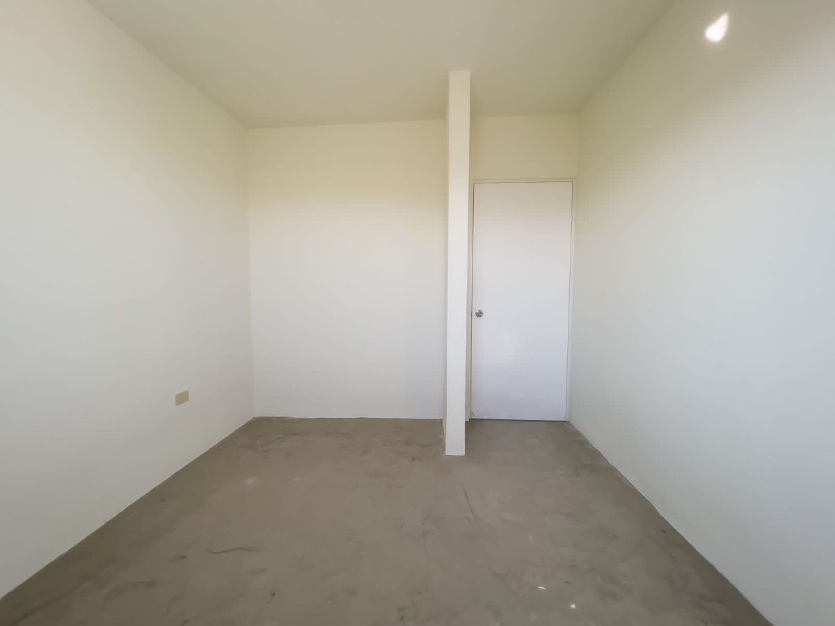 SE VENDE CASA MODERNA EN FRACCIONAMIENTO LOS LAURELES - foto 2