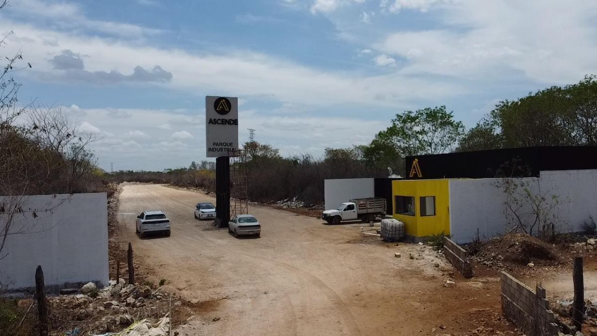 Terreno industrial carretera Uman