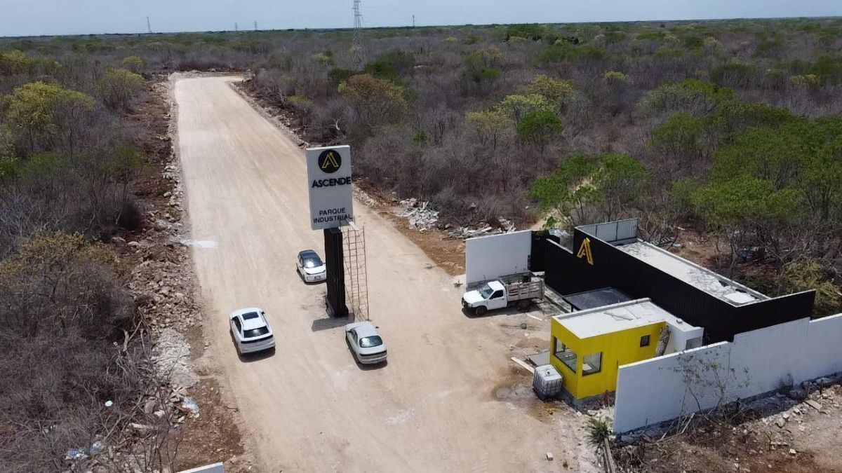 Terreno industrial carretera Uman