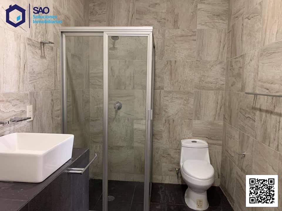 13 de 17: Baño completo