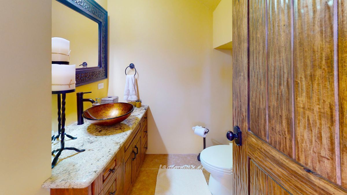 medio baño del primer piso