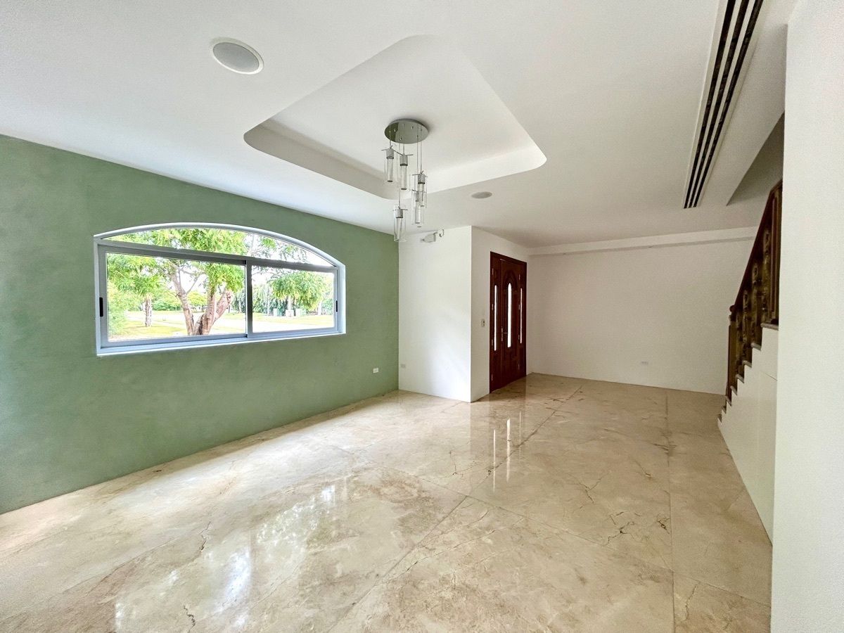 5 of 17: Sala