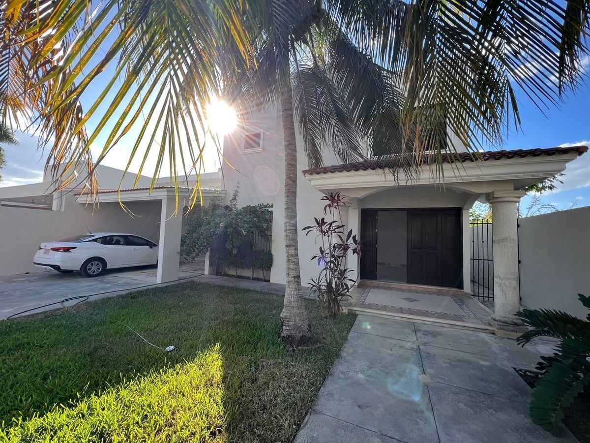 1 de 45: FACHADA CON COCHERA