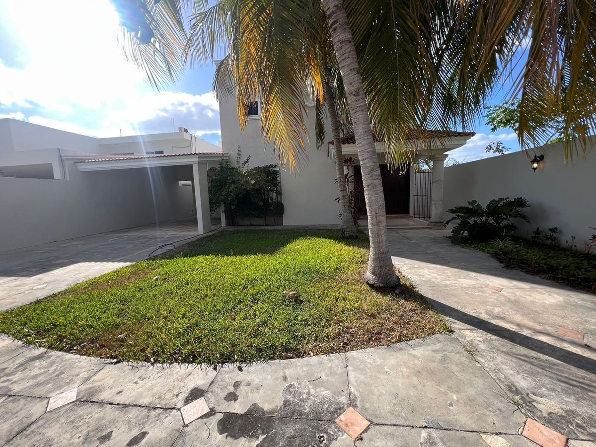 5 de 45: JARDIN DELANTERO