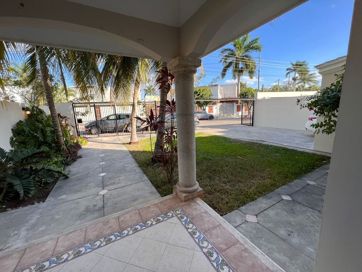 38 de 45: PORCHE ENTRADA PRINCIPAL