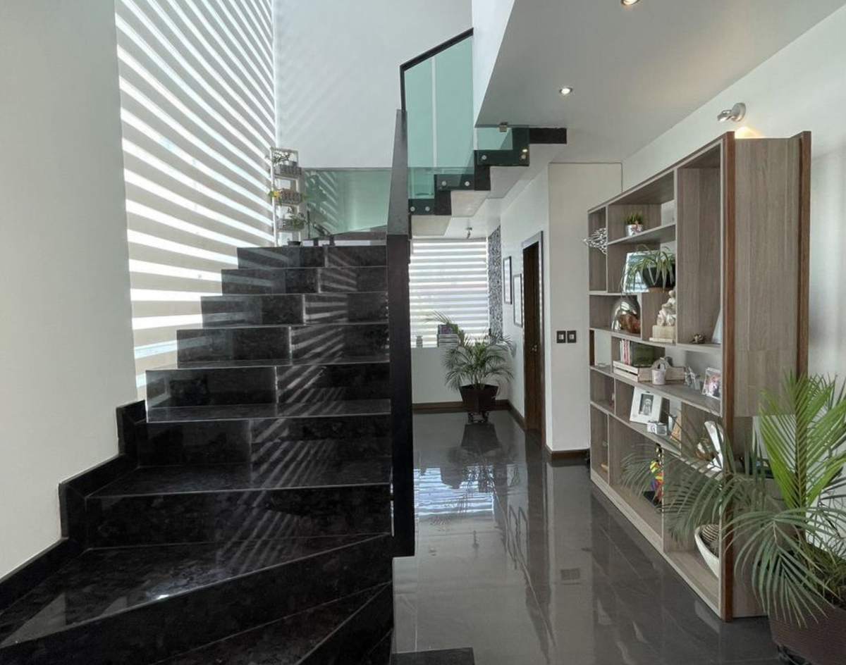4 de 29: Recibidor / Escalera
