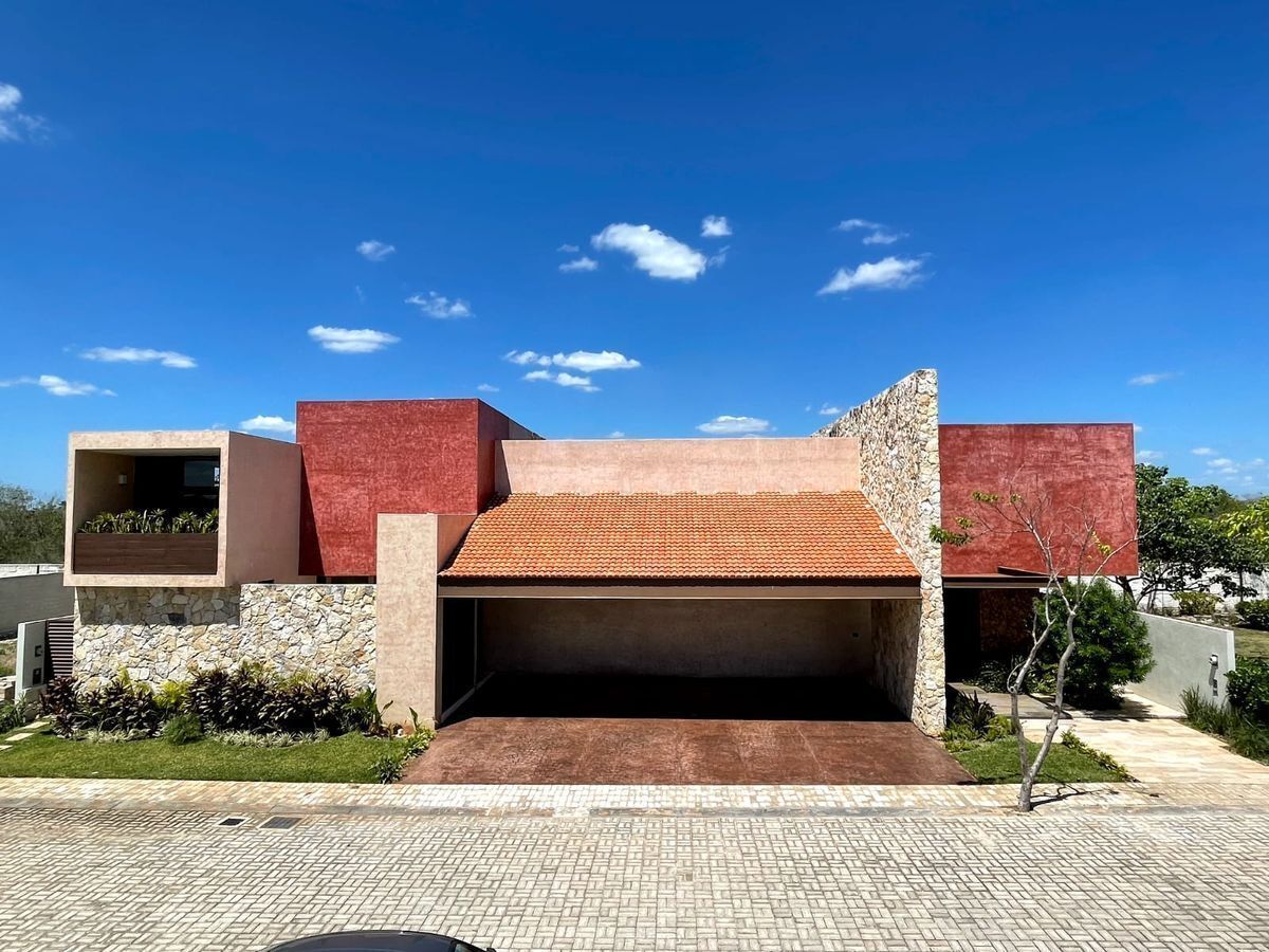 2 of 20: FACHADA