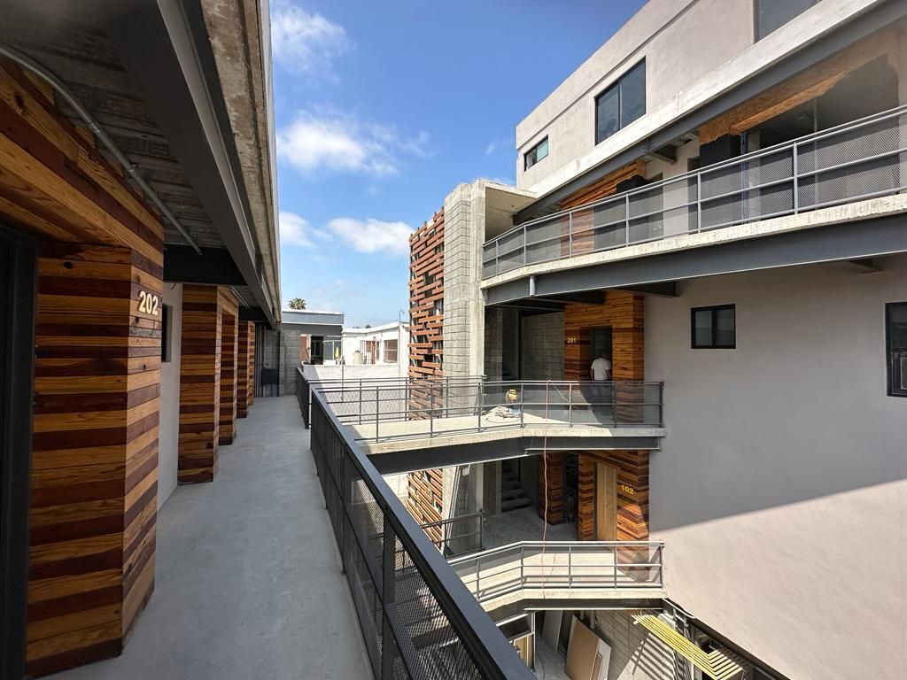 3 of 20: Distribuidor y escaleras