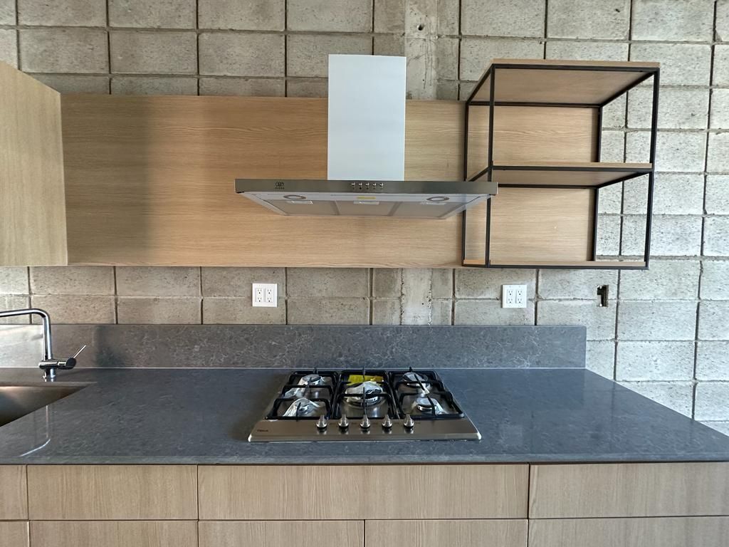 7 of 20: Parrilla y campana