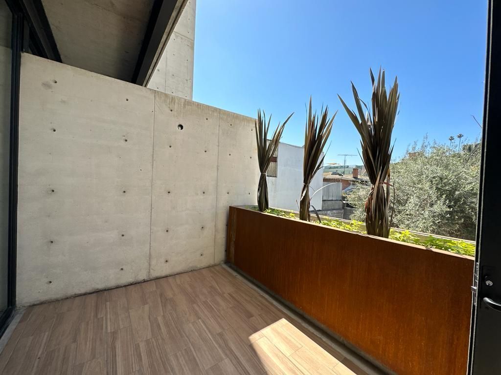 19 of 20: Terrza con jardinera