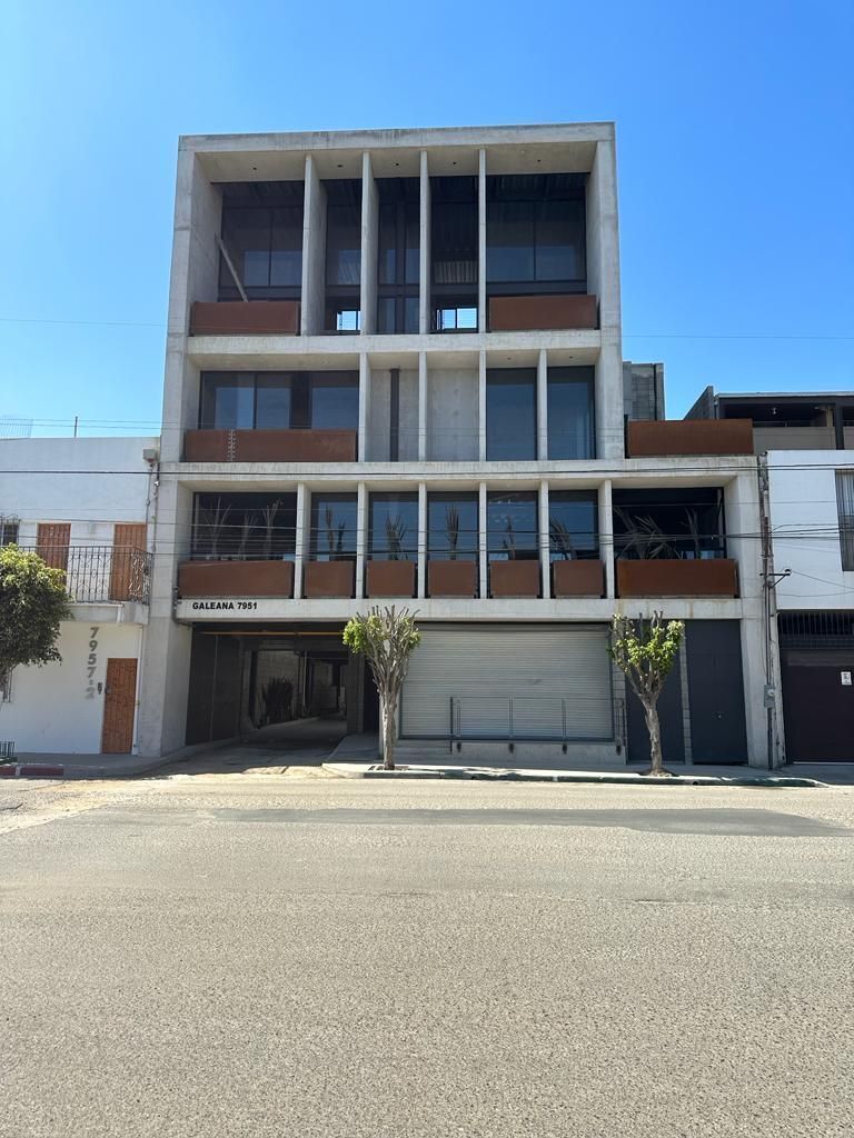 1 of 20: Fachada exterior