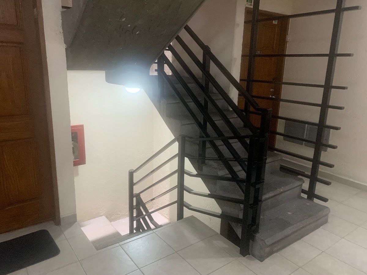 4 dptos por piso y elevador