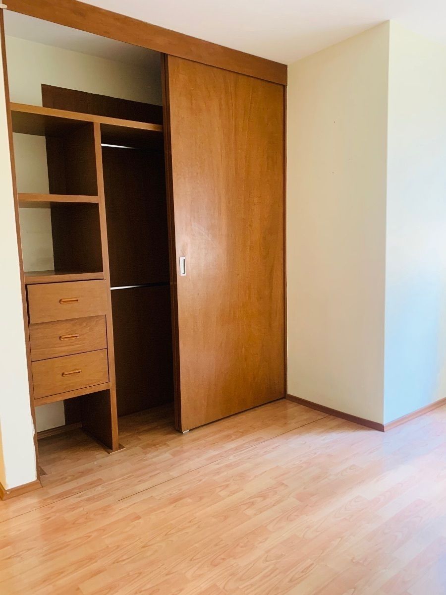 Closet recámara principal