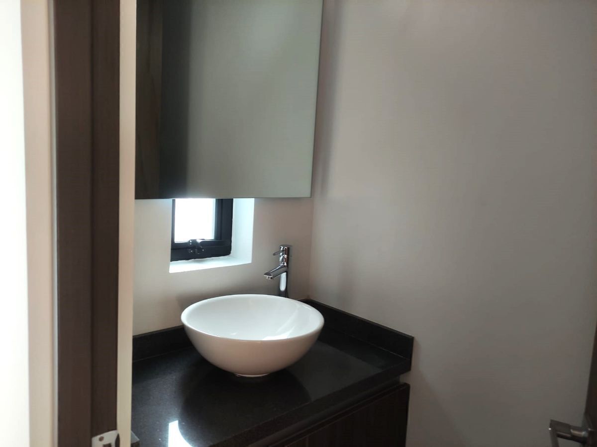 7 de 16: Medio baño