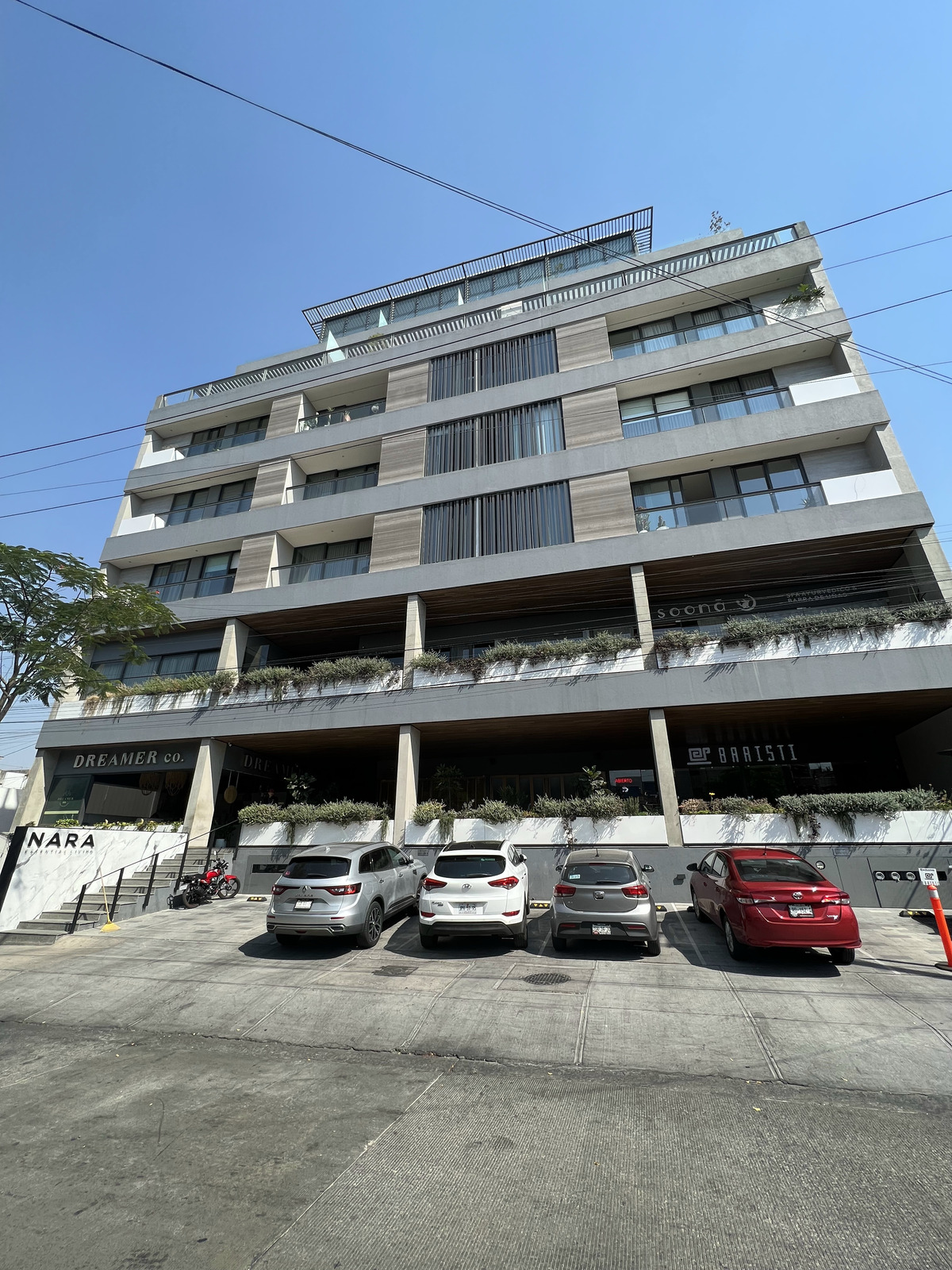 27 of 28: Fachada principal