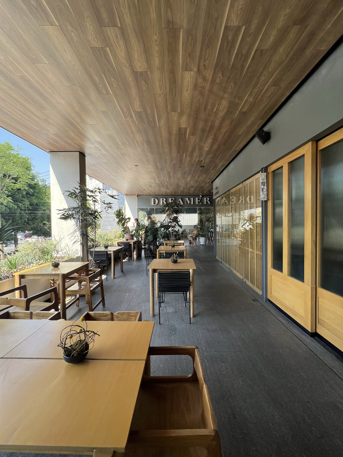 21 of 28: Planta Baja / Comercio / Restaurantes