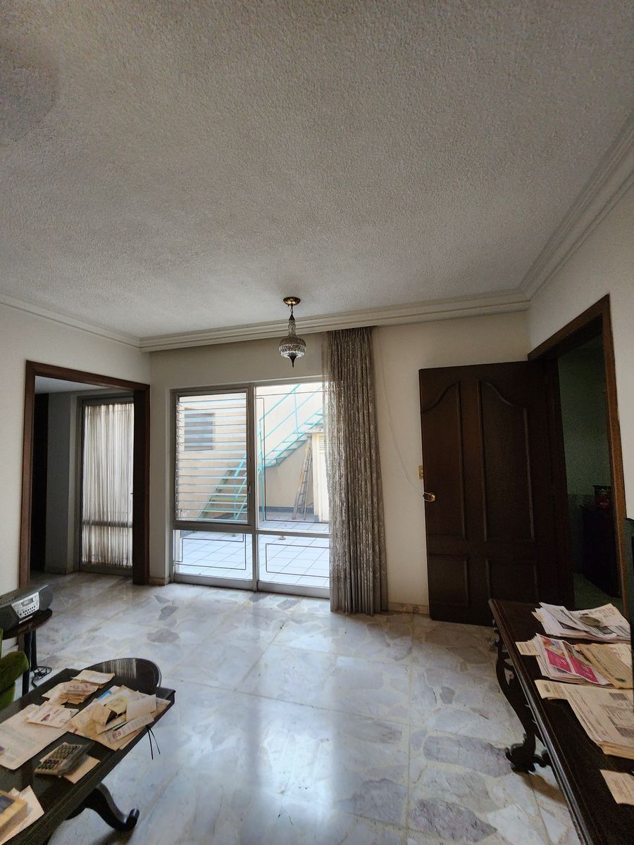 sala de estar, se puede hacer la 3er habitacion