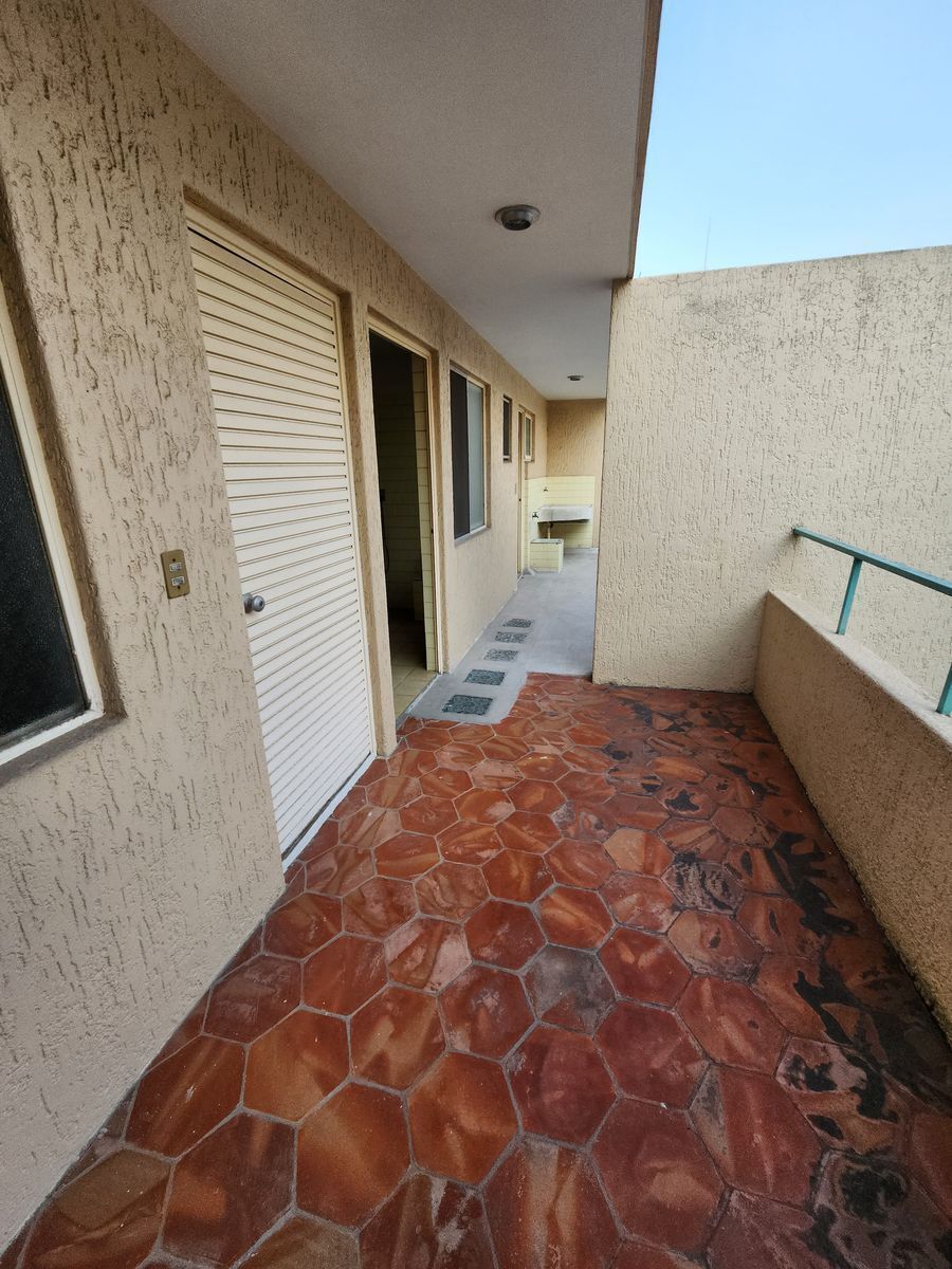 pasillo en 1er nivel con patio de servicio en 1er nivel